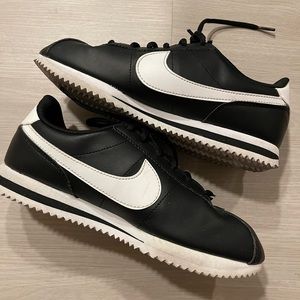 Nike Cortez -big kids sz 6